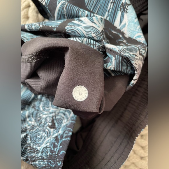 Lululemon Spring Break Away Short 4 - Picture 5 of 5